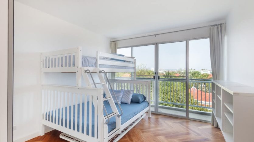 Curated visual reference: Visual Reference: Luxury Top Floor Beachfront Condo With Panoramic Ocean Views In